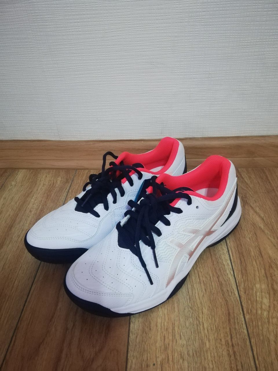 Продаю кроссовки ASICS, размер 38.5-39