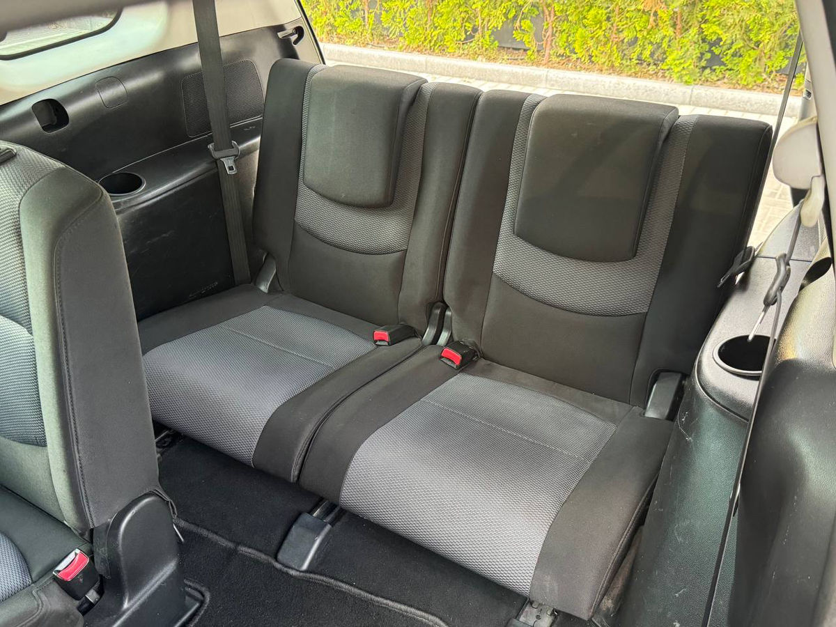 Mazda 5 фото 10