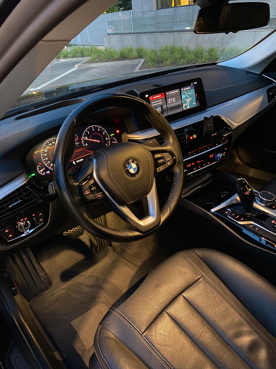 BMW 5 Series foto 4