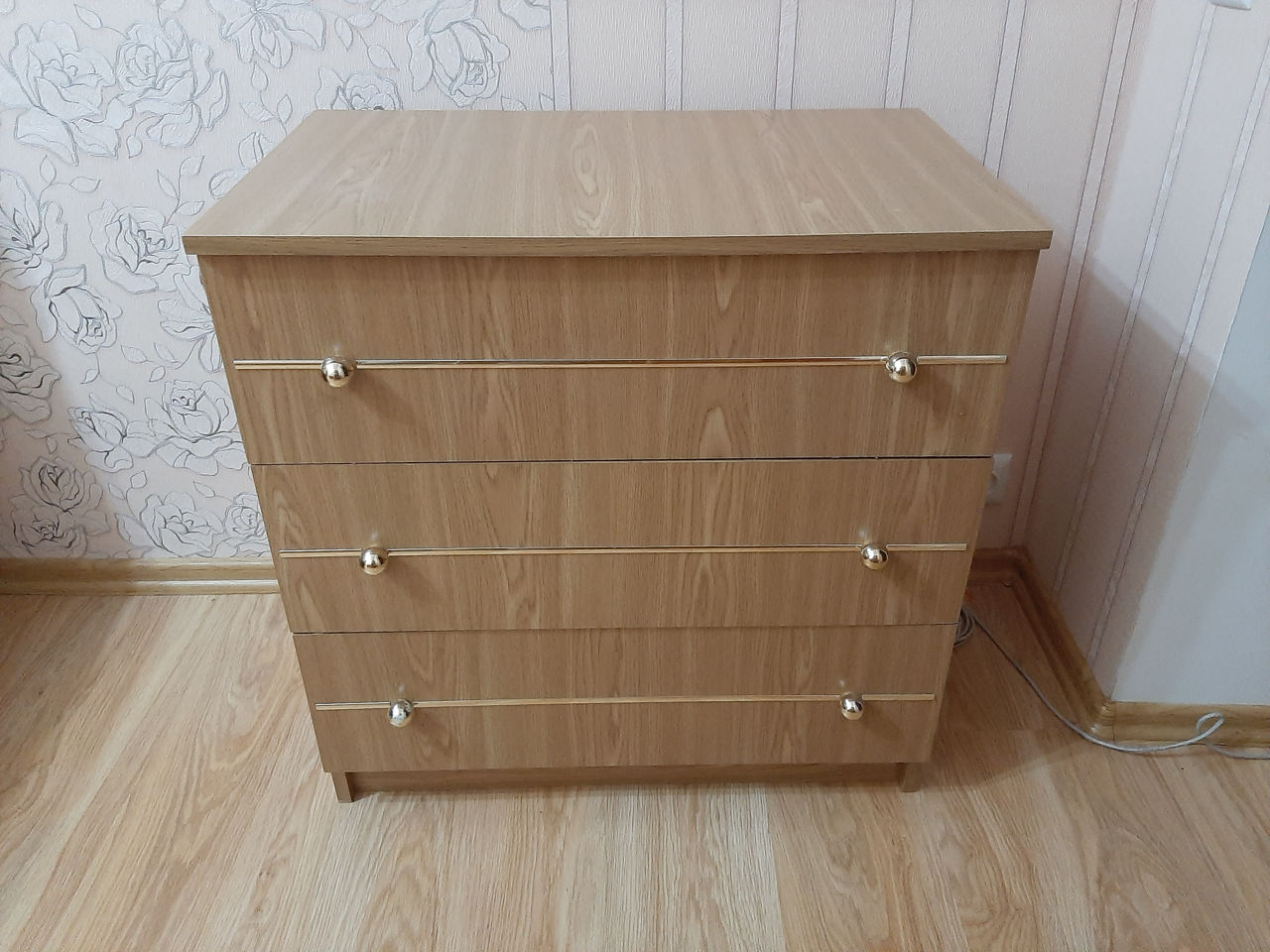 Mobila la mana a doua