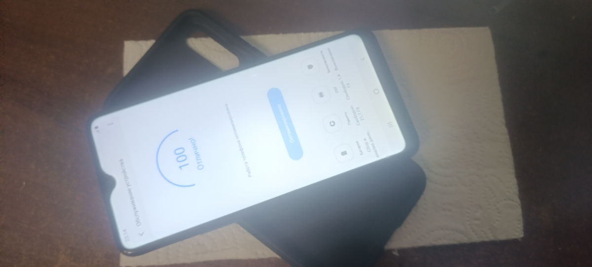 Vând Samsung A20s cu 32 GB și 3 GB RAM. foto 1