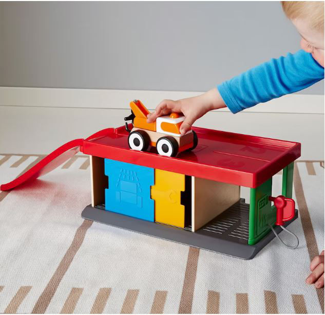 lillabo garage with tow truck