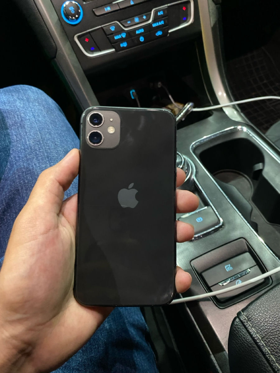 Vând IPhone 11 фото 0