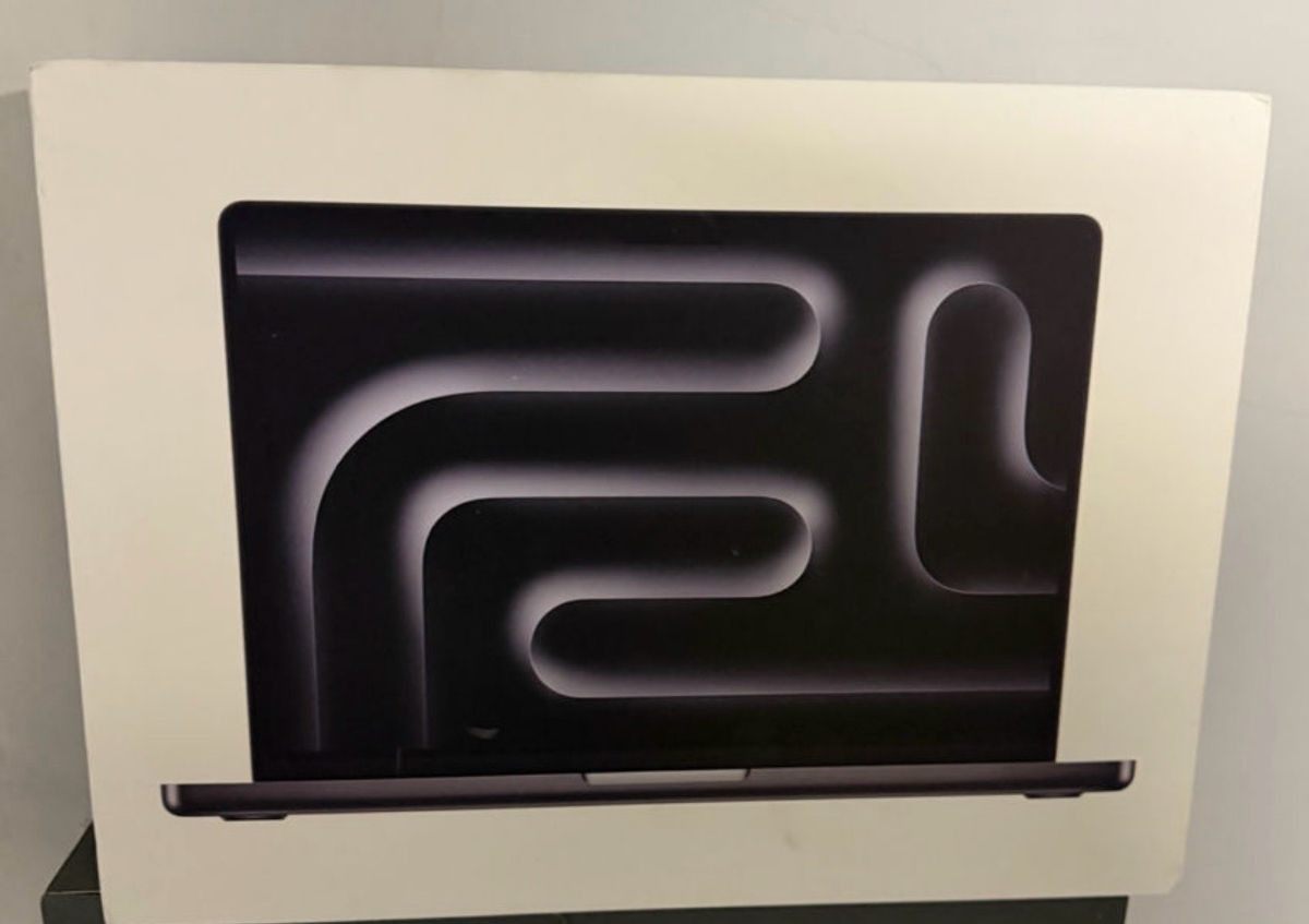 MacBook Pro 14 Proccesor M5 16gb Ram Memoria 1TB Color Space Black Sigilat Original Garantie