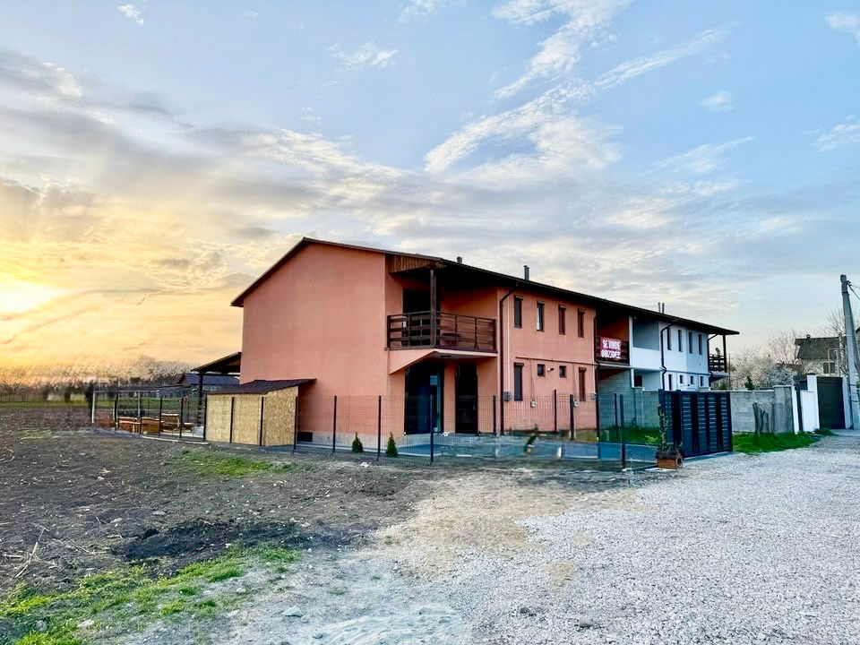 Townhouse parțial reparat și toată electricitatea trasă