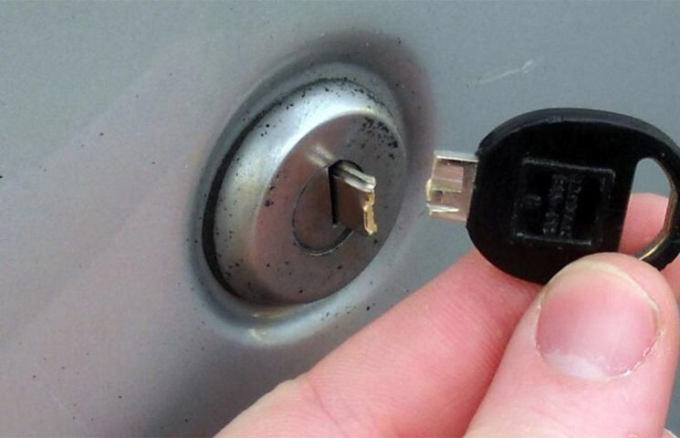 Lacatus usi!!! Deblocarea usilor,deschiderea lacatelor de la 100 lei: foto 2