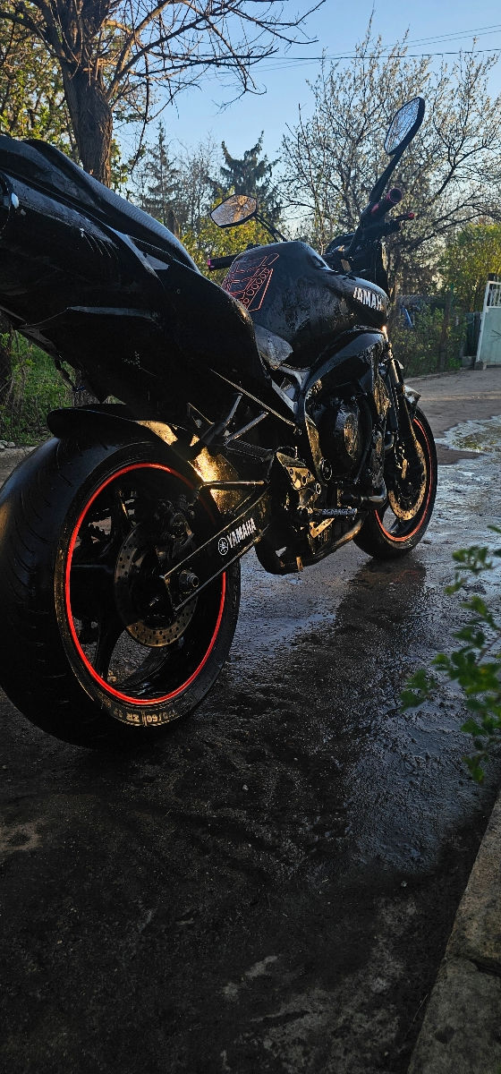 Yamaha FZ600 an. 2005 cu rulaj 25000 km, 1500