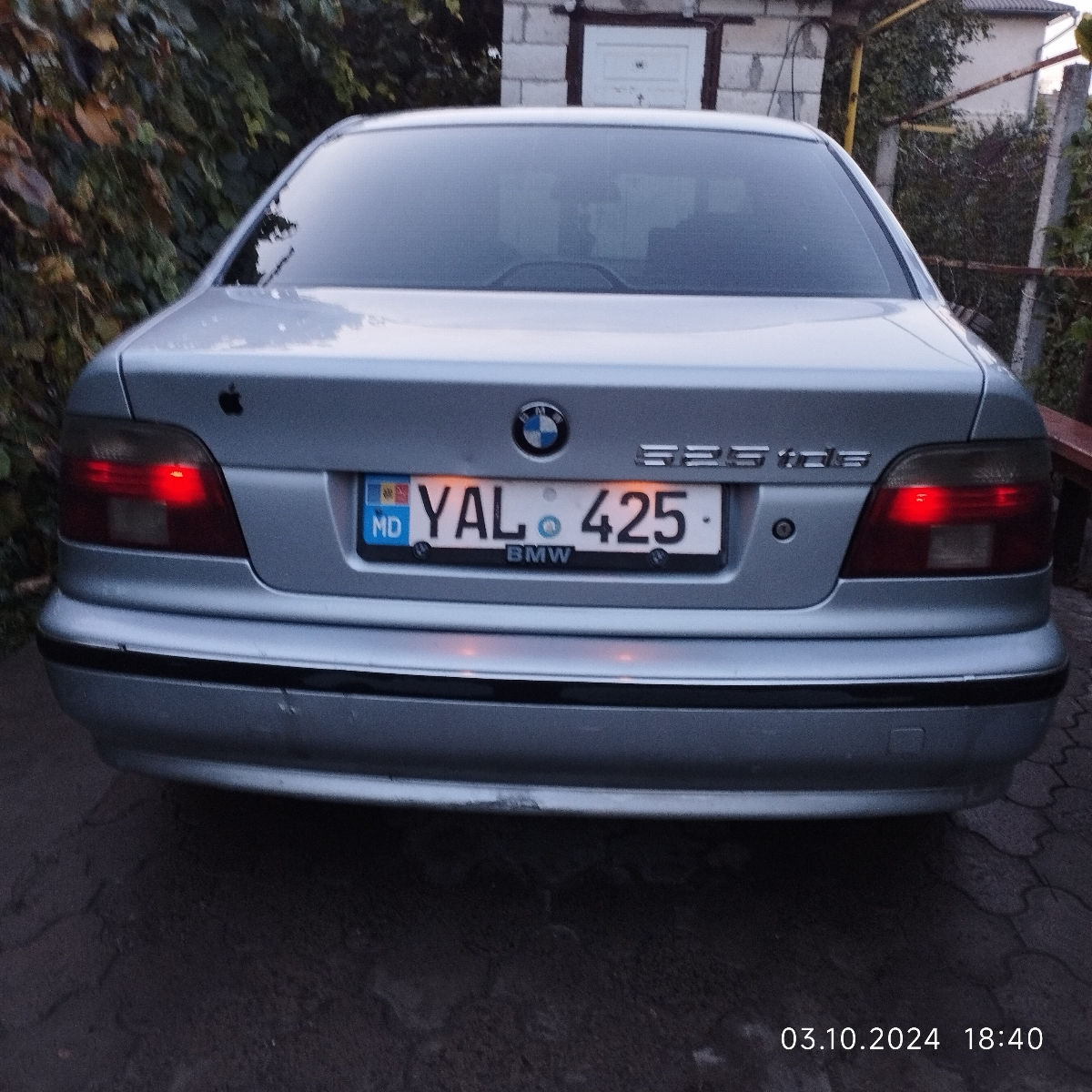 BMW 5 Series foto 8