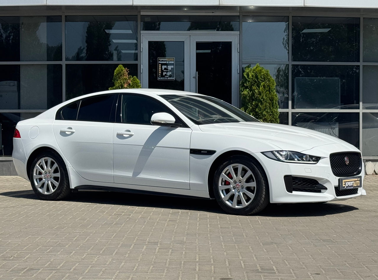Jaguar XE — фото 3