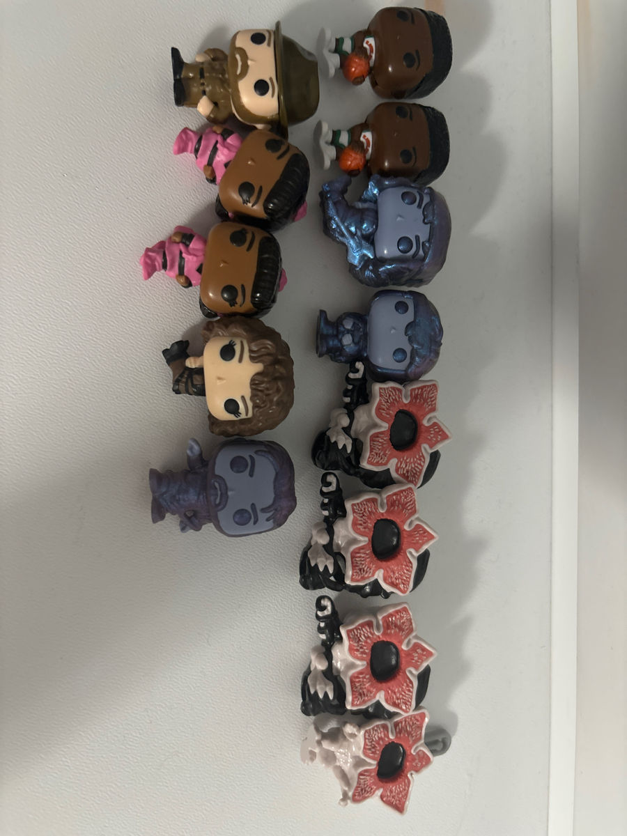 продаю kinder joy stranger things  фото 0