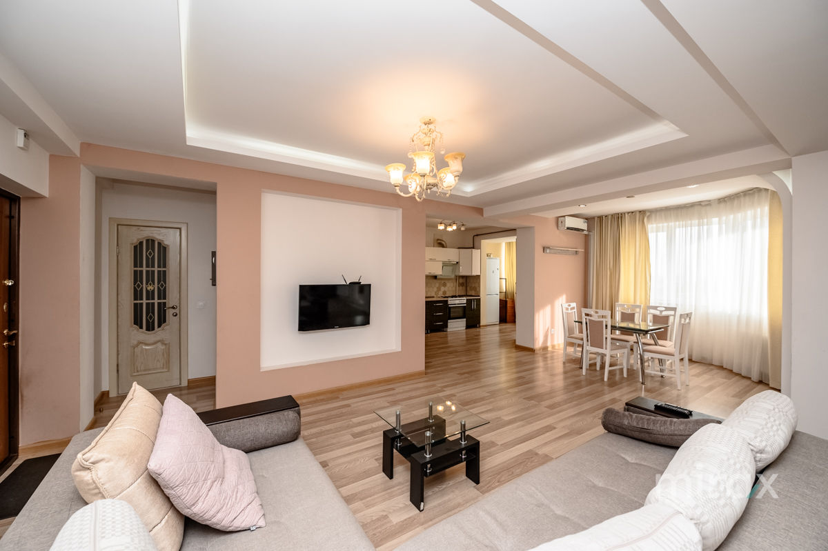 Apartament cu 3 camere, 150 m², Buiucani, Chișinău foto 0