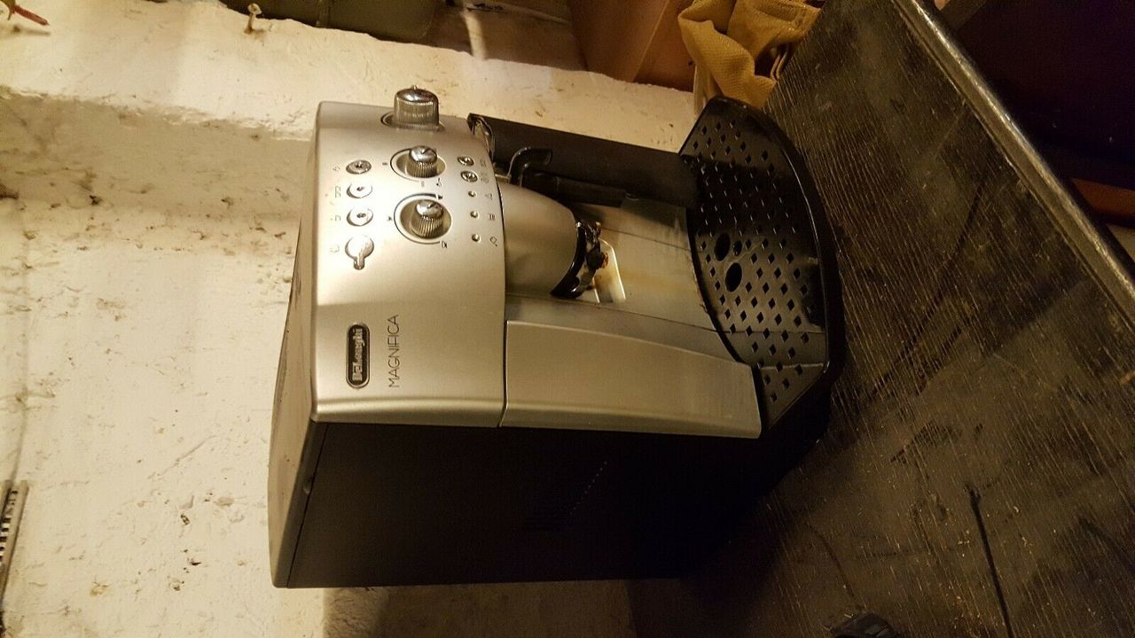 Delonghi Magnifca! Обслуженна, декльцинированна и смазанна!