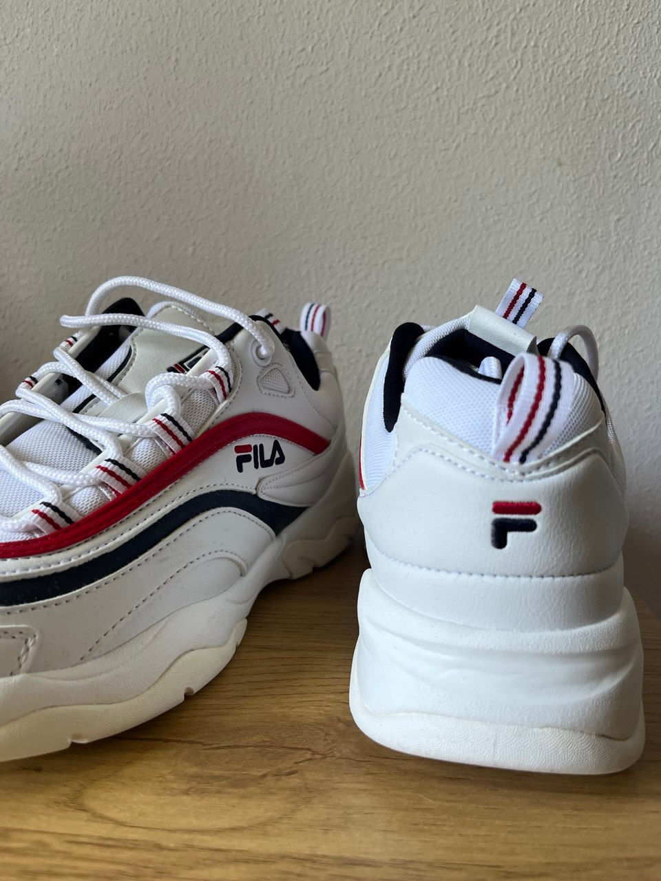 Adidași Fila pentru femei foto 2