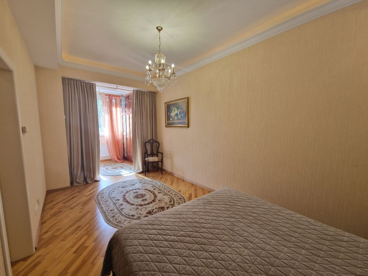 Apartament cu 2 camere, 70 m², Centru, Chișinău foto 4