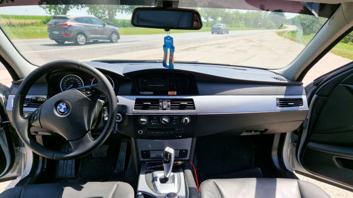 BMW 5 Series фото 5