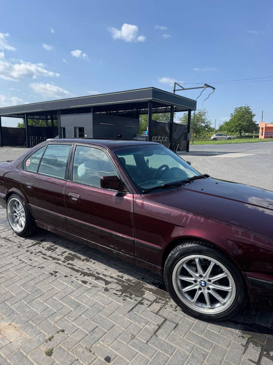 BMW 5 Series foto 2
