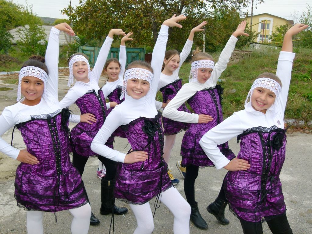 Костюмы очень красивые для современных танцев ! Качественные