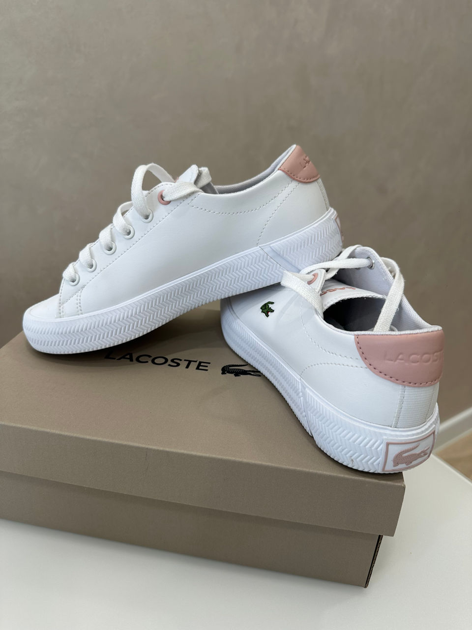 Adidasi LaCoste foto 1