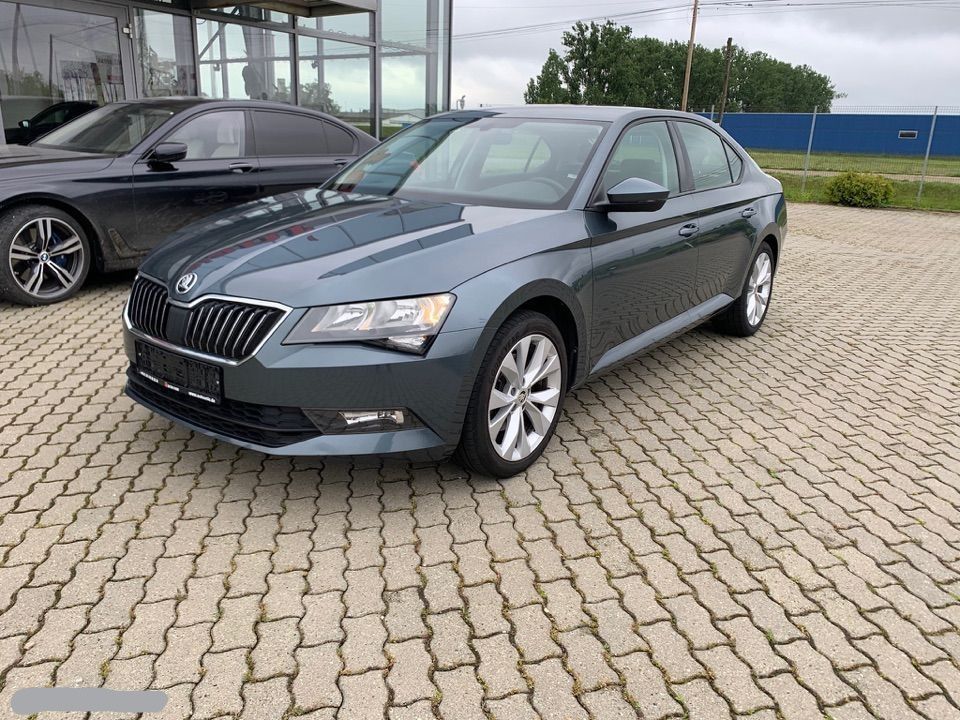 Skoda Superb foto 0