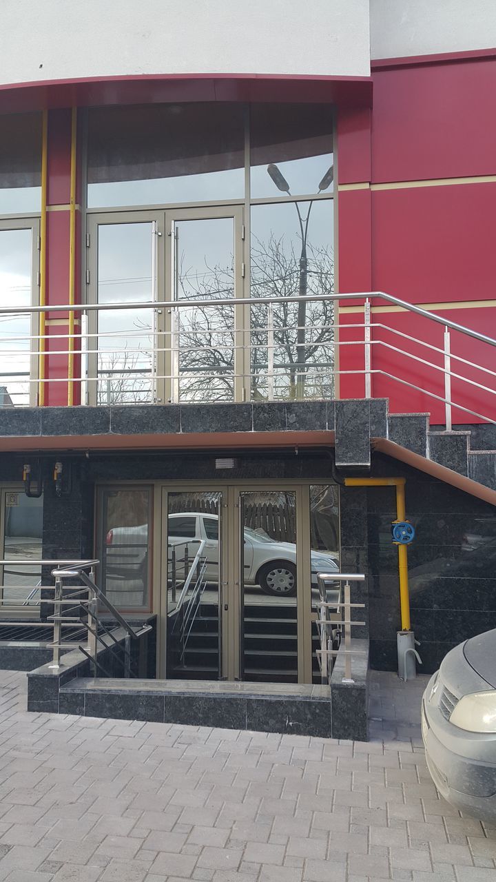 Chirie. Spatii comerciale. Alba Iulia 168. Market. Farmacie. Oficii. 66m.