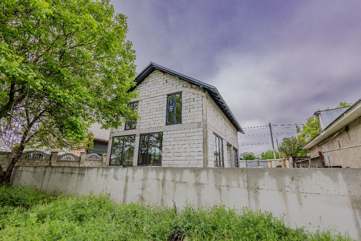 Spre vînzare casă Băcioi! foto 3