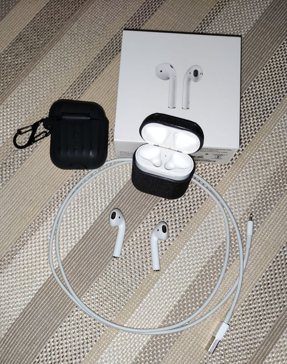Продам AirPods 1. Оригинал!!! Состояние хорошее. Весь комплект.