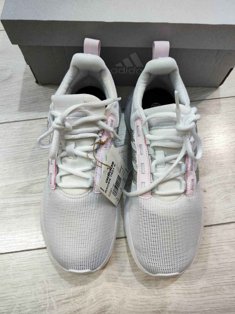 Кроссовки Adidas. Новые. 39,5 размер (25,5 см стелька) фото 1