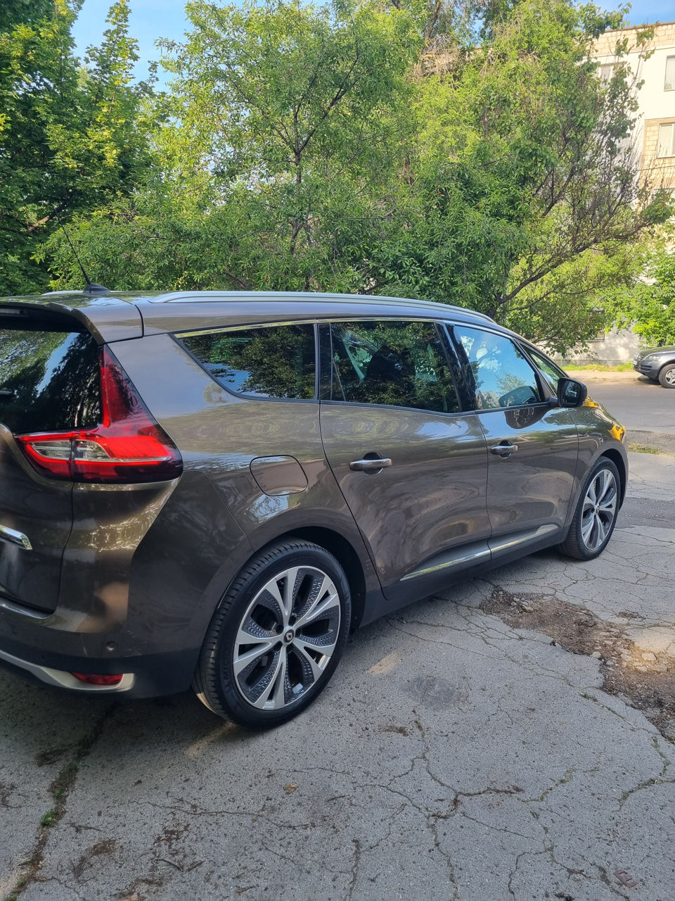 Renault Grand Scenic foto 2