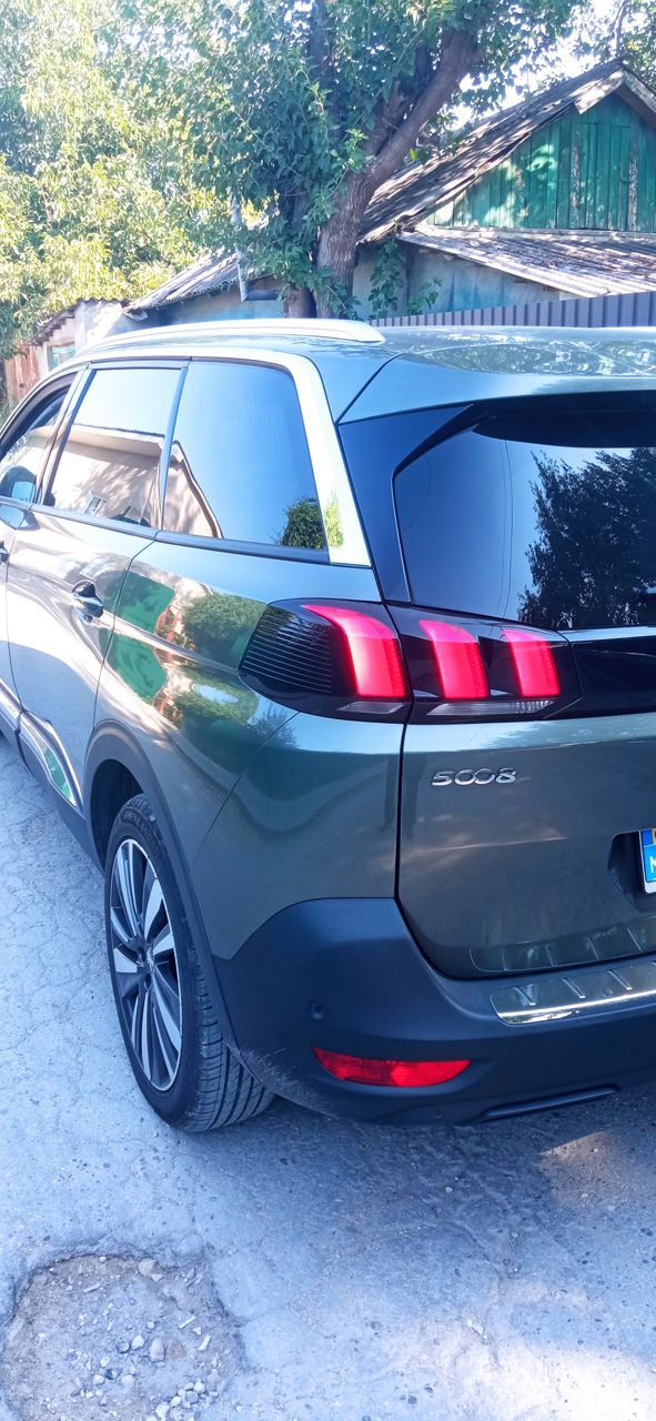 Peugeot 5008 foto 1