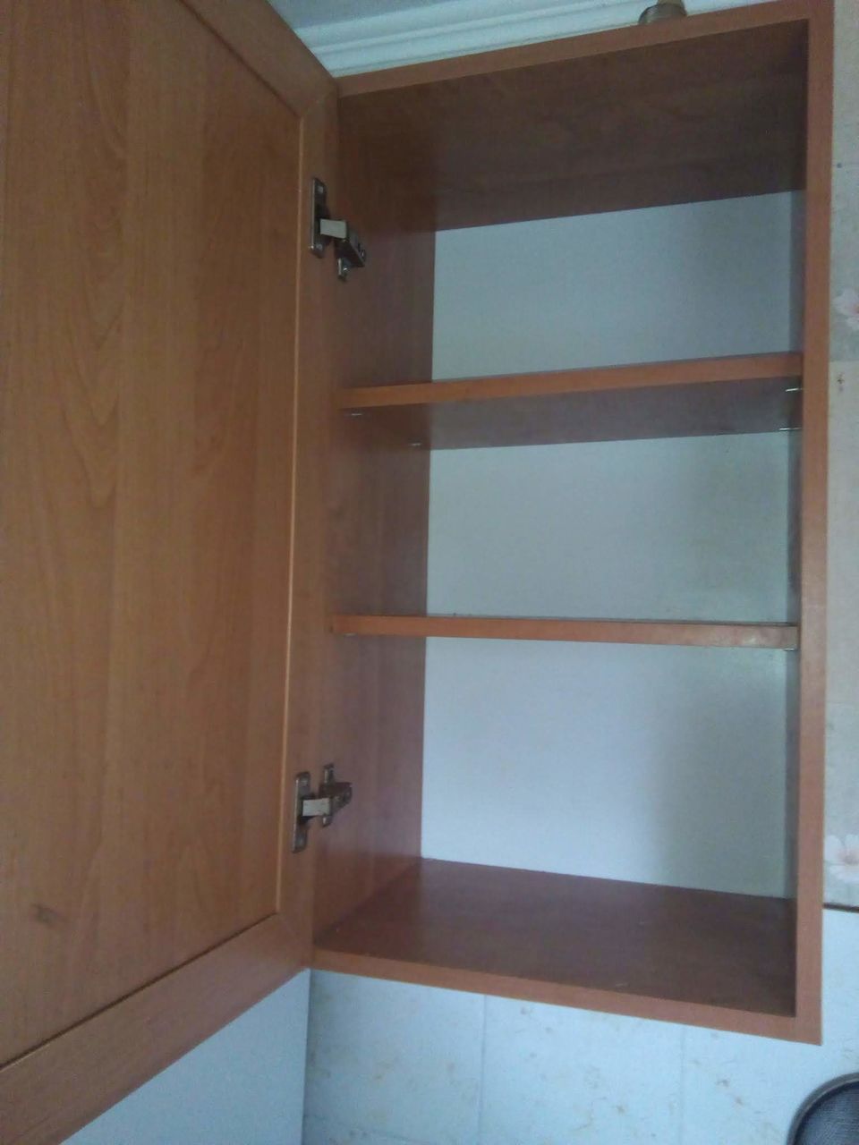 Купить кухонные шкафы бу. Навесные шкафы для кухни. Кухонный шкаф без задней стенки. Шкафчик на кухню навесной. Маленький навесной шкаф на кухню.