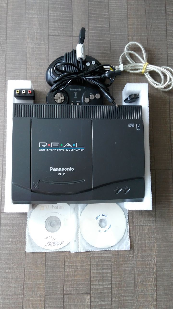 Panasonic 3DO в полном комплекте +3 оригинальные игры