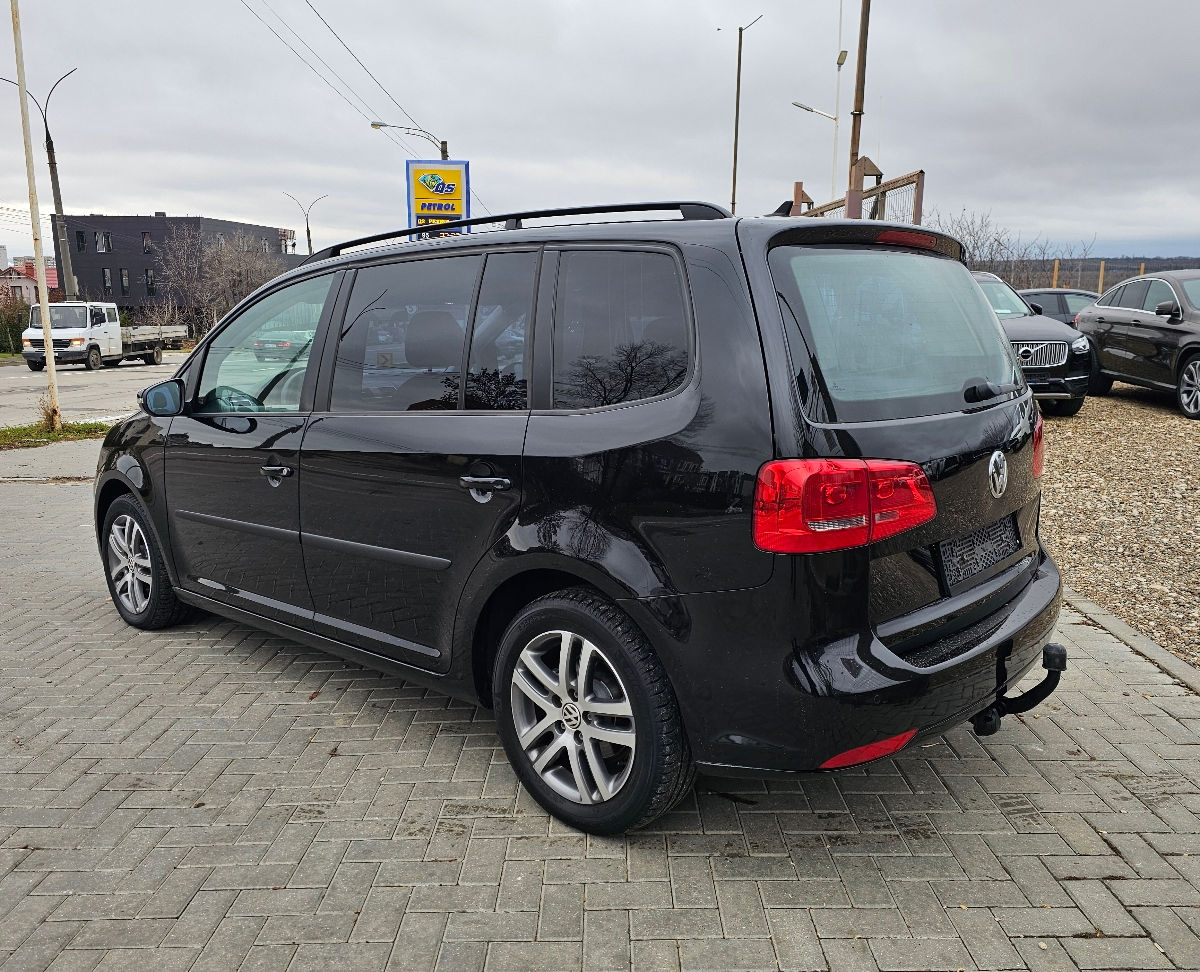 Volkswagen Touran foto 1