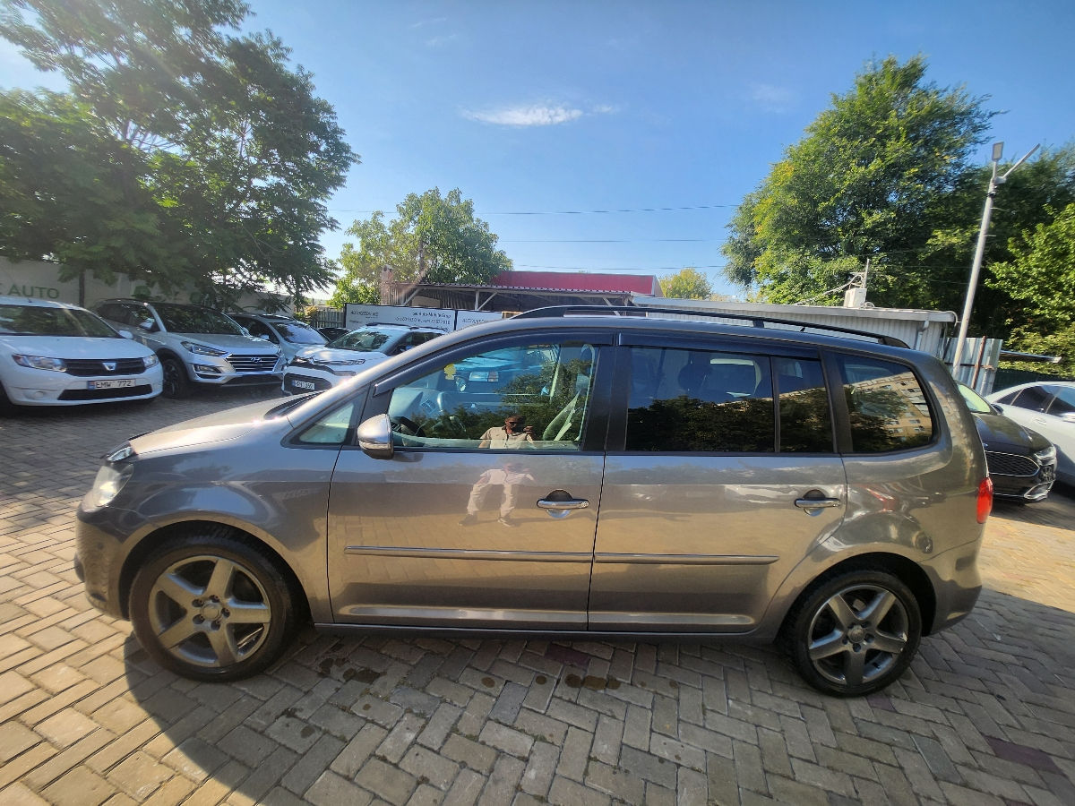 Volkswagen Touran foto 16