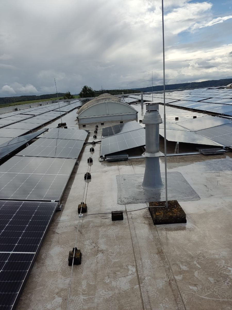 Servicii de verificare a panourilor fotovoltaice. foto 0
