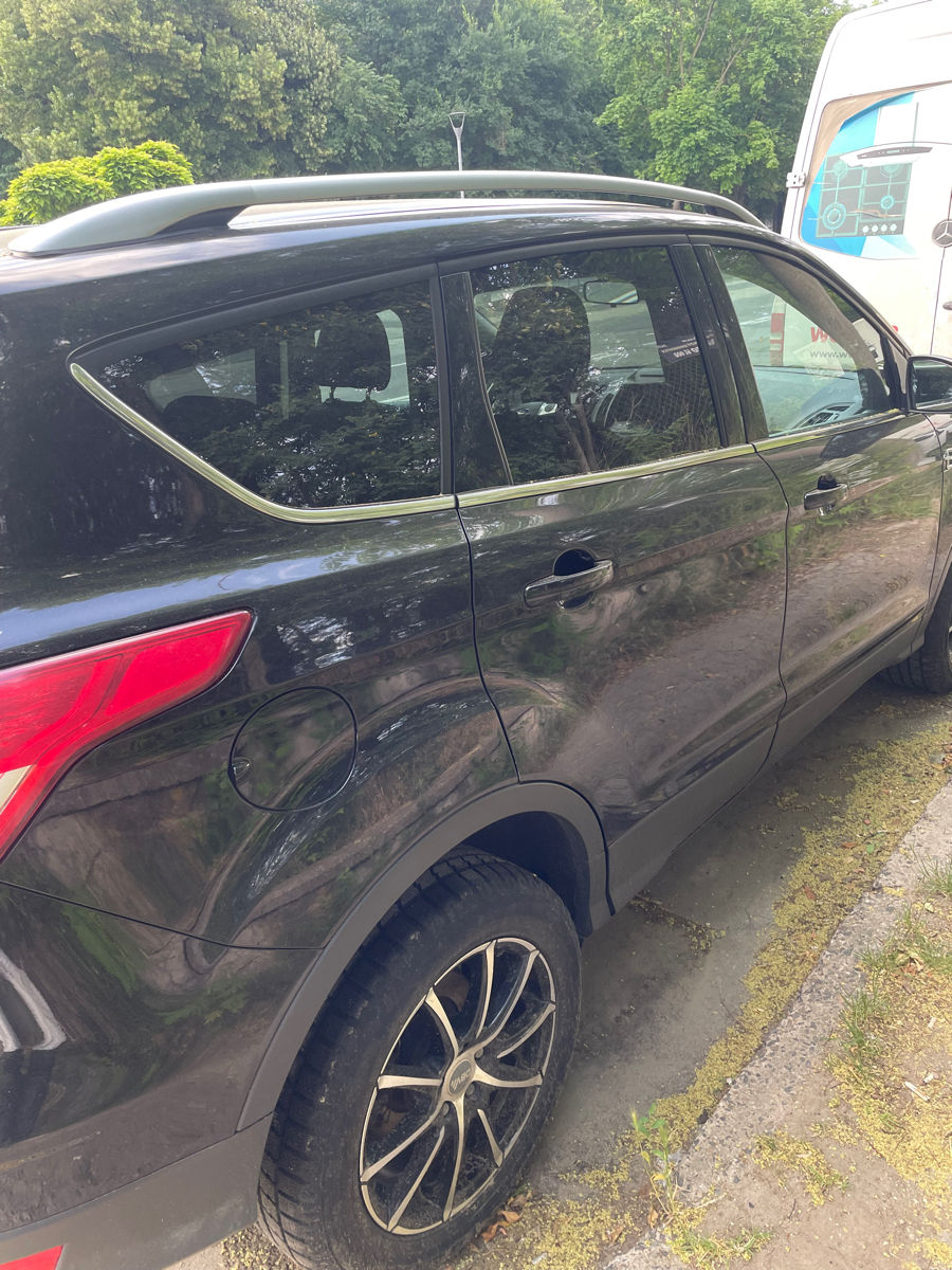 Ford Kuga foto 2