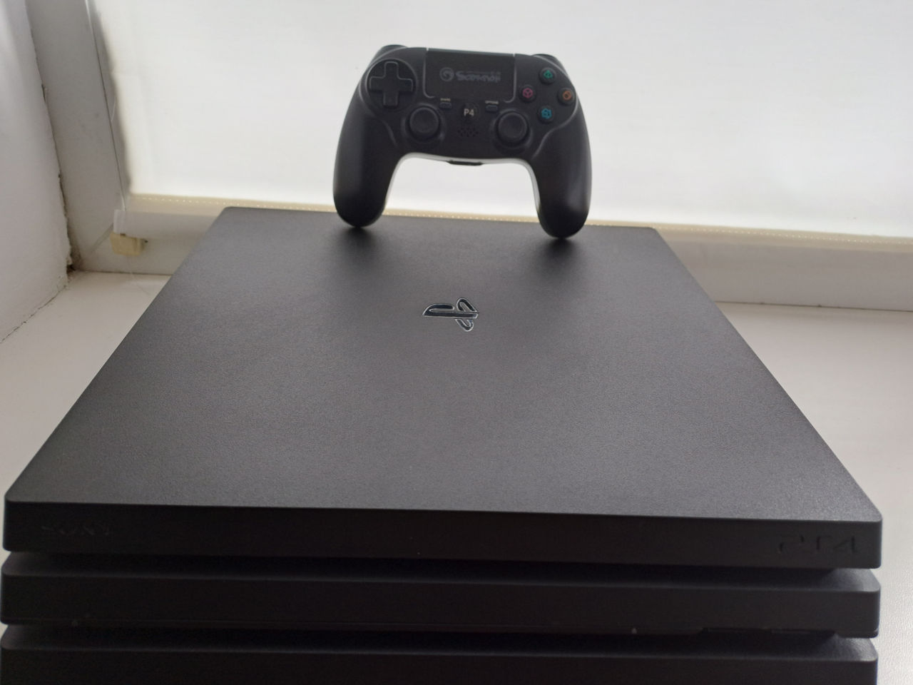 Vând PlayStation 4 pro+controller+jocuri foto 5