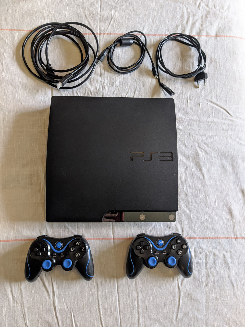 Sony PlayStation 3 Slim с объёмом памяти 750 GB . Установлены 100 игр