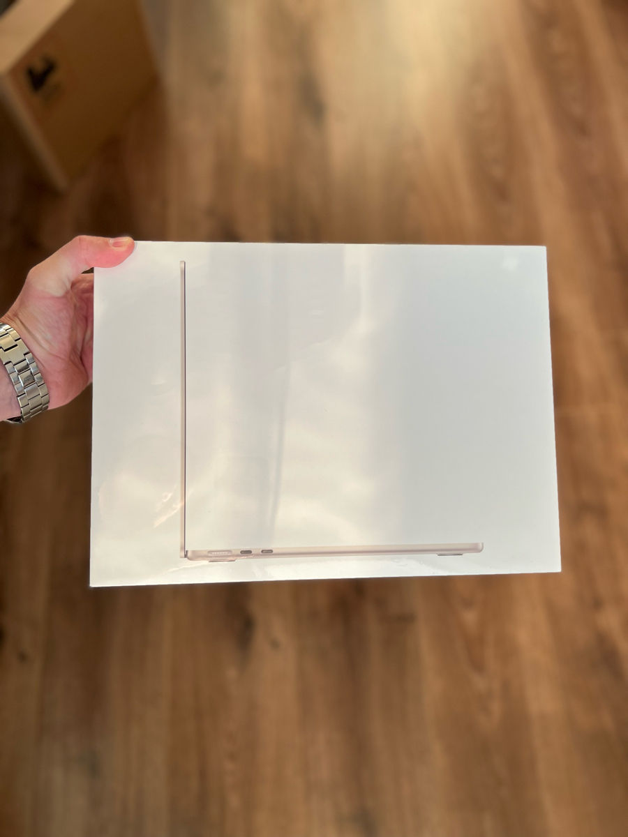 MacBook AIR 13 Процессор M2 Gold