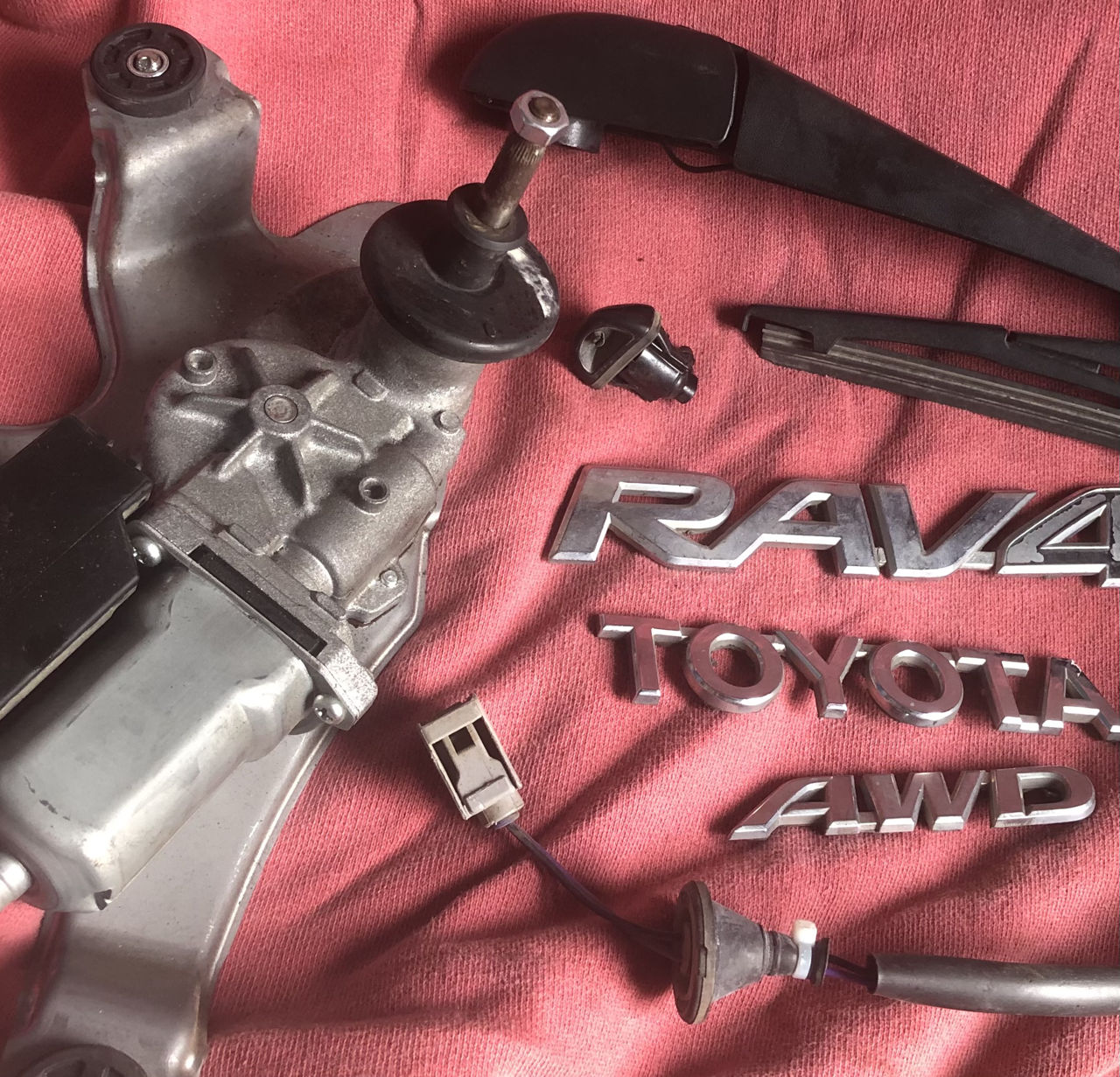 стеклоочиститель и разное на Toyota RAV4 IV (CA40) фото 0