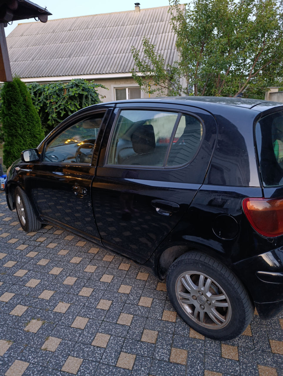 Toyota Yaris 2004 г. с пробегом 345678 км, Бензин, 2345