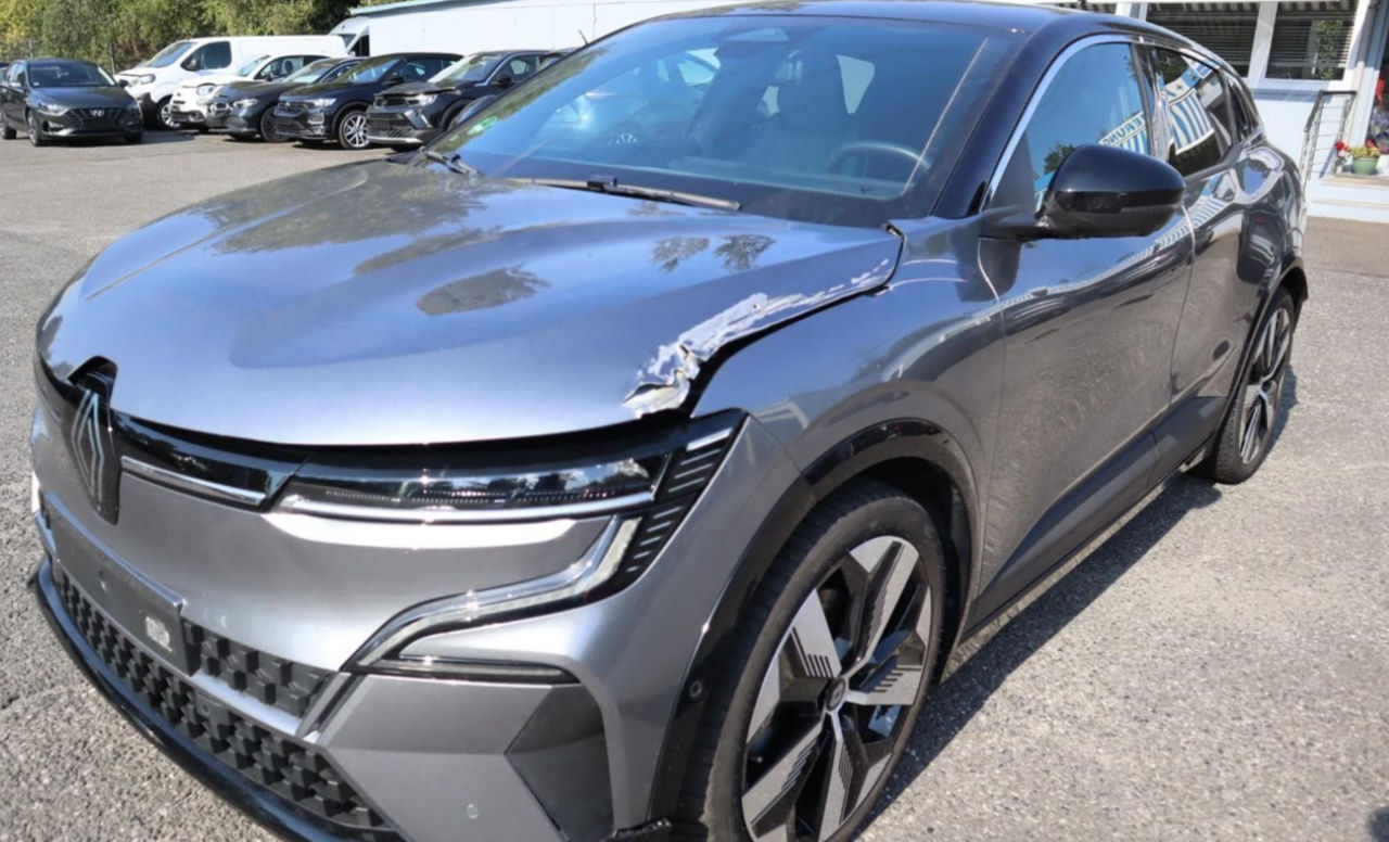 Renault Megane 2024 г. с пробегом, 10250