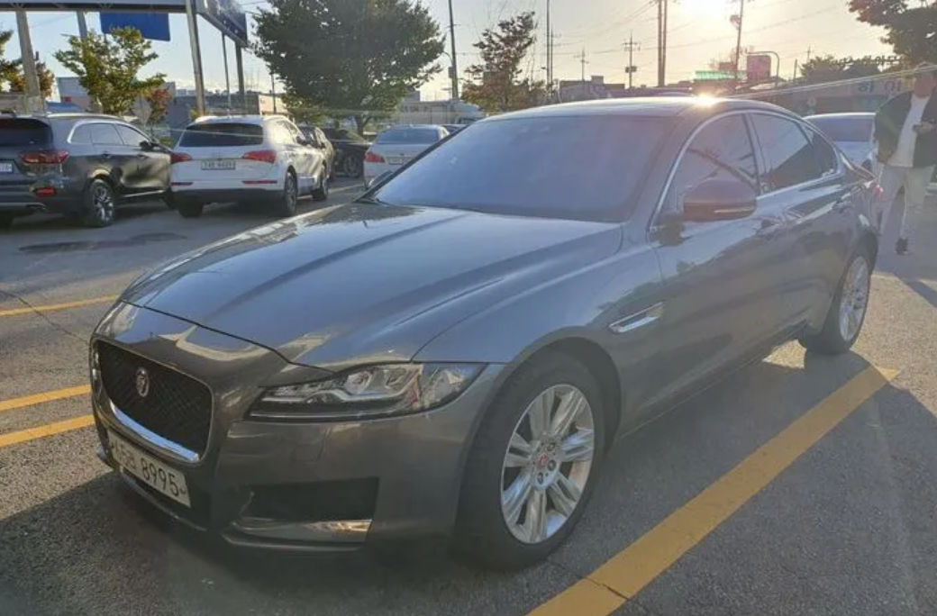 Jaguar Xf foto 0