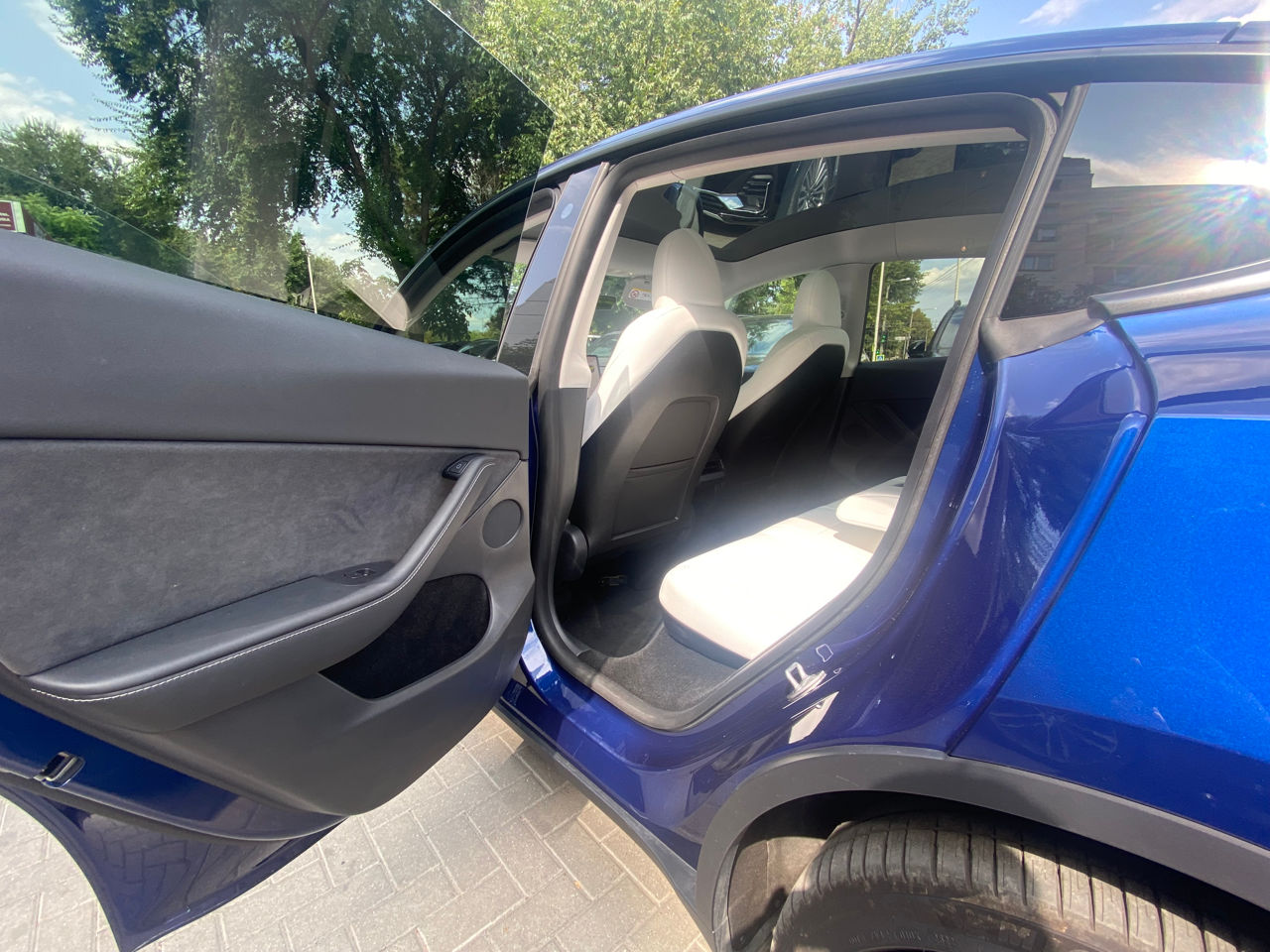 Tesla Model Y foto 6