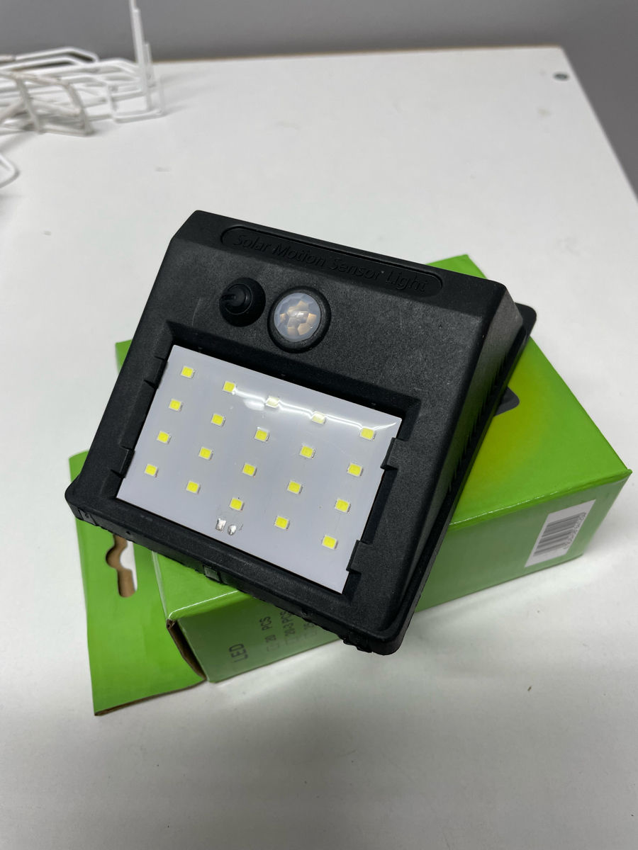 Lampa Led pe Baterii Solare