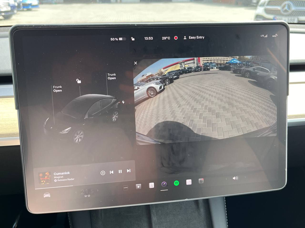 Tesla Model Y foto 13