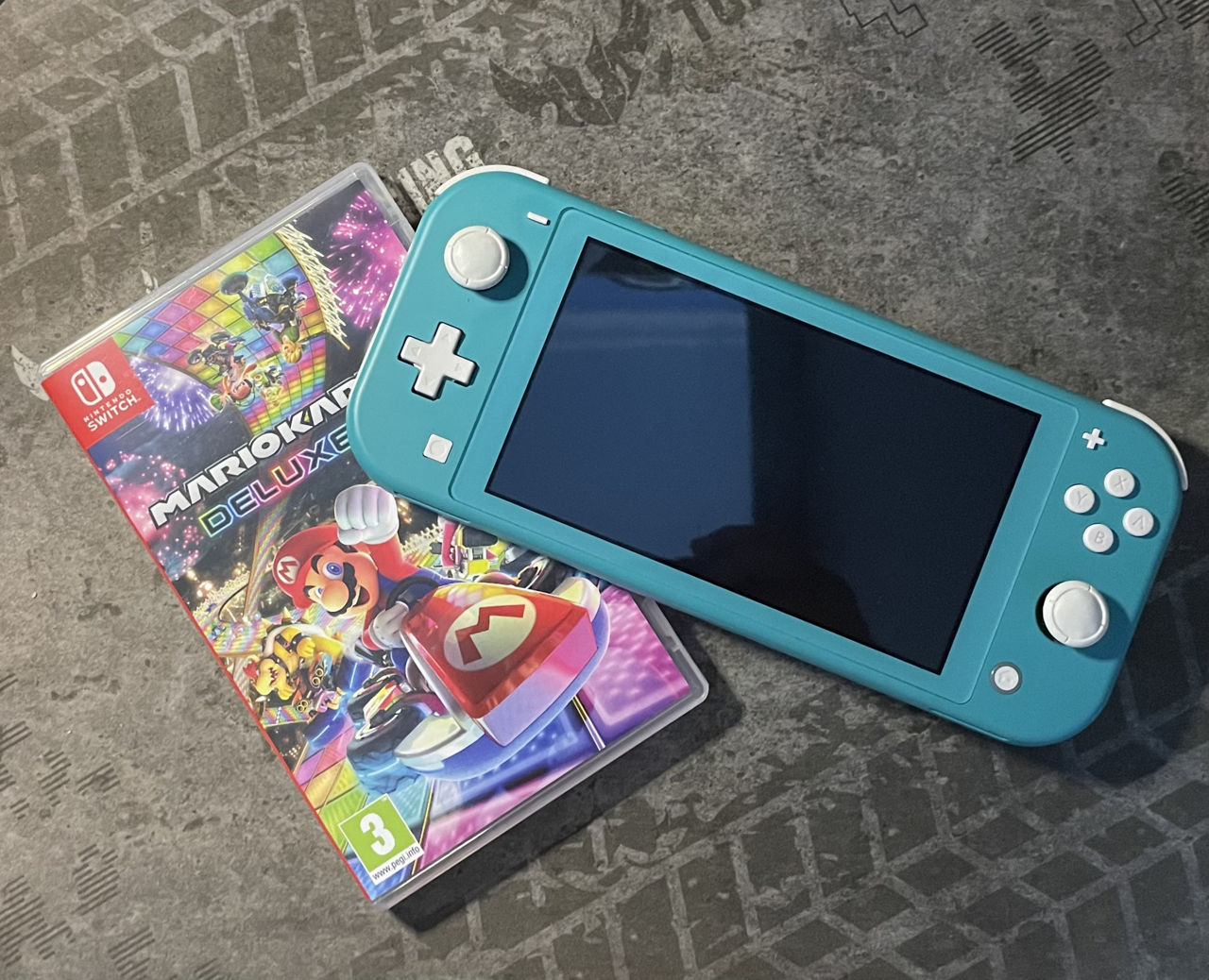 Nintendo Switch Lite + Mario Kart 8 Deluxe