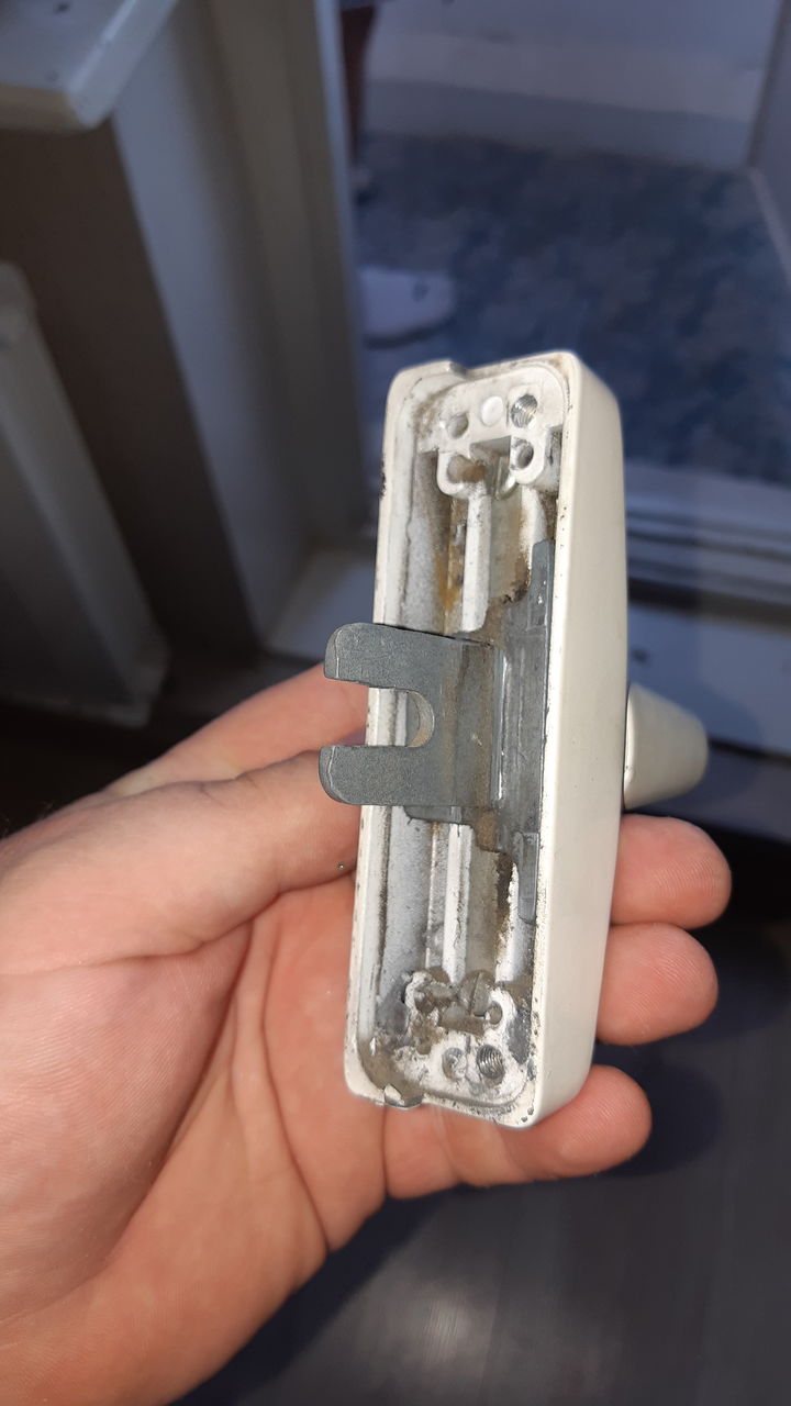 Reparația ferestrelor si usilor termopan;geamuri;usi;PVC foto 1