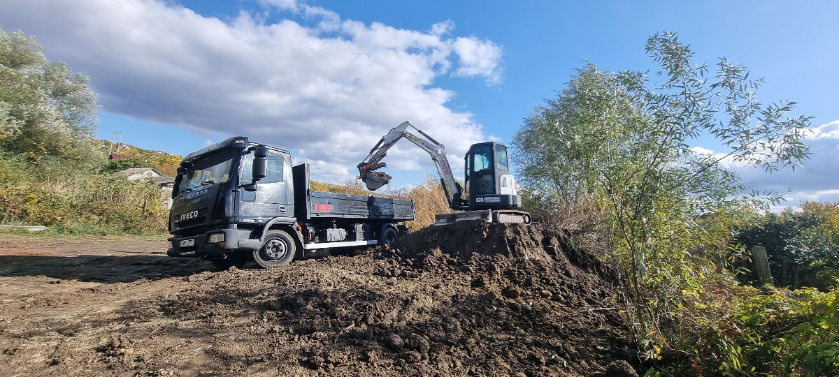 Bobcat excavator basculante gama de intrumente foto 16
