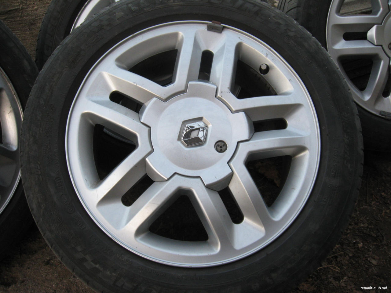 Куплю 4 диски Cumpăr 4 discuri 4%100 R16 ca pe poză