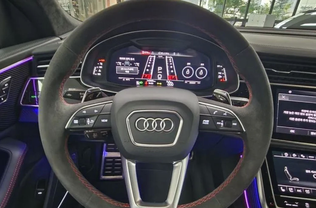 Audi Q8 фото 10
